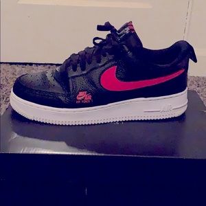 NIKE AIR FORCE 1 LV8 UTILITY
